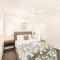 Modern Family Retreat in Premier GreenbankLocation