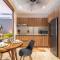 King Suite with Private Balcony, Rooftop Pool, Gym - 图卢姆