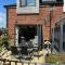 Modern 2 Bedroom House Spacious Large Garden - 韦斯特伯里
