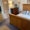 Beautiful private room with Kingsize bed and large private en-suite - Peterborough
