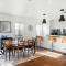 Contemporary Lakeside Stunner 3 Bedrooms & Jetty