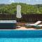 Villa Old House with Pool, Jacuzzi - Šumet