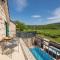 Villa Old House with Pool, Jacuzzi - Šumet