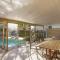 Sand & Sea - Pearl Beach With Pool