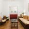 Charming Vintage 2BR Apartment with Balcony in Koukaki