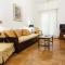Charming Vintage 2BR Apartment with Balcony in Koukaki