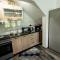 Miris Ljeta Cozy Lakefront Holiday Home
