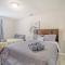 Charming 4-bed Retreat Central Location! - 查尔斯顿