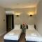 Hotel 83