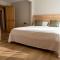Twelve Pines Resort - South Lodge with Private Pier on Catfish Lake - إيغل ريفير