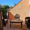 Aurelia Apartments, Vir