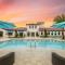 Large Villa wPrivate Pool Game Room Waterpark