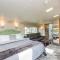 Juan de Fuca Waterfront Hotel & Cottages - Sequim