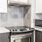 Beautiful renovated home 3 mins drive to Fall - Niagara Falls