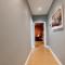 Group Bookings: Up To 30 Guests Across 5 Spacious Flats! Keyless Access Free Wifi & Parking - Birmingham
