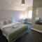Group Bookings: Up To 30 Guests Across 5 Spacious Flats! Keyless Access Free Wifi & Parking - Birmingham