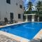 Beach Apartment on Samana Bay with Pool, AC, Fast Wi-Fi, Walk to Beach & River, Whale Watching, Near Salto El Limón
