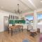 Amazing 2 Bedroom Apartment with mountain views on Kloof street