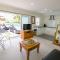 Beautiful and Bright Studio Apartment Botany Downs - Auckland