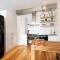 Stylish 3-bed Unit in the Heart of Melbourne CBD!