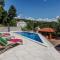 Apartment Ana with private pool - Otok