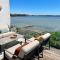 Design villa with panoramic pond view and jacuzzi - بيرول