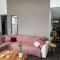 Design villa with panoramic pond view and jacuzzi - بيرول