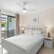 Albion Convenient Hideaway with Parking & Balcony - بريزبين
