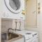 Albion Convenient Hideaway with Parking & Balcony - بريزبين