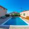 Villa Mira - with private pool - 莫斯塔尔