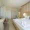 Perla Apartments First Line
