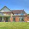 Cotswold Country house Villa Retreat With Pool - Rowde