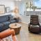 IS9-Cozy Upstairs Beachfront Condo - King Beds
