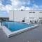 IS9-Cozy Upstairs Beachfront Condo - King Beds