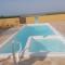 Cabo Frio, Piscina de frente pro Mar, Pé na areia