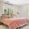 Moonbeam Mountain - Stylish Home withPrivate Boulders Hot Tub! home - Joshua Tree