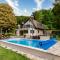 Holiday House Zrinski with Pool, Sauna & Jacuzzi