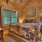 Cozy Creekside Cabin