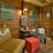Cozy Creekside Cabin