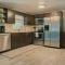 Home plus RV on beautiful Lake - Лутц