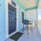 Sunshine Retreat Short Stroll to Beach with Ocean View from Porch - 加尔维斯敦
