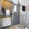 Modern Apart only Steps from Beach