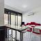 Modern Apart only Steps from Beach