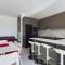 Modern Apart only Steps from Beach