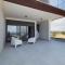 Modern Apart only Steps from Beach