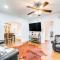 Bright Woodland Apartment Walk to Main Street - وودلاند