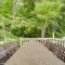 Updated Glen Arbor Cottage on Lake Dock and Mooring - بلدة غلين أربور
