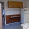 Casa 3 ambientes amplios, amoblada, 2 habitaciones, baño, living comedor y cuenta con cocina separada con salida al patio con parrilla Zona céntrica MIRAMAR, Buenos Aires