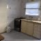 Casa 3 ambientes amplios, amoblada, 2 habitaciones, baño, living comedor y cuenta con cocina separada con salida al patio con parrilla Zona céntrica MIRAMAR, Buenos Aires