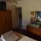 Casa 3 ambientes amplios, amoblada, 2 habitaciones, baño, living comedor y cuenta con cocina separada con salida al patio con parrilla Zona céntrica MIRAMAR, Buenos Aires